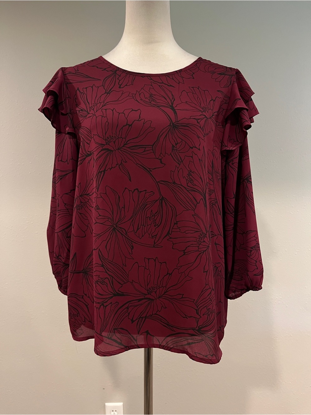 Apt. 9 Maroon Floral Scoop Neck long sleeves blouse‎